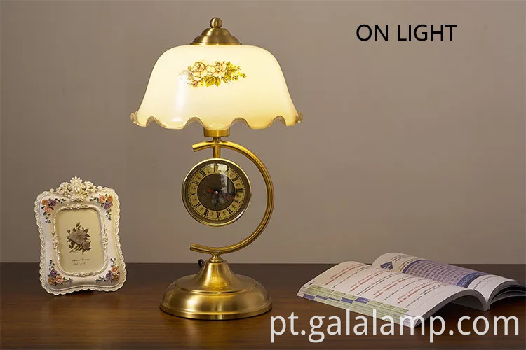 Retrô elegante sala de estudo europeia exibir iluminação de iluminação de flor lâmpada de mesa de mesa de metal de metal